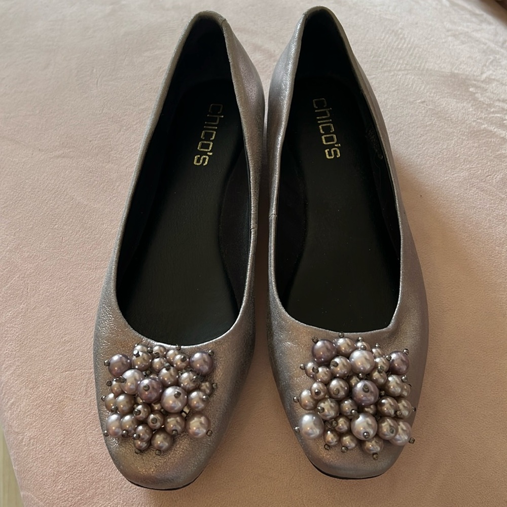 Chicos Silver Beaded leather Flats. Size 7 1/2
